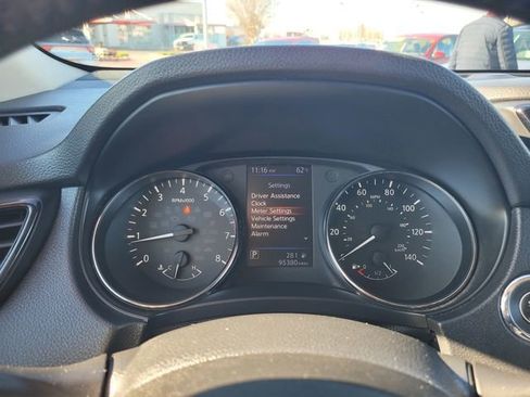 Used 2018 Nissan Rogue SV image 29