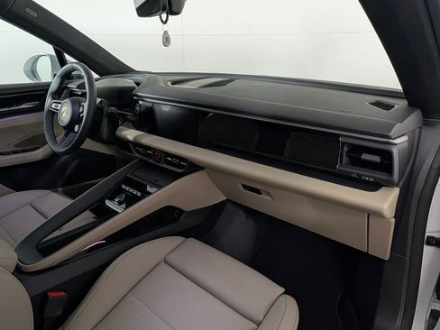 New 2026 Porsche Macan 4 Electric image 19