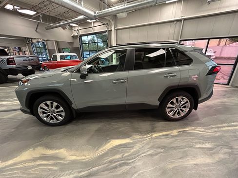 Used 2019 Toyota RAV4 XLE Premium w/ Cold Weather Package AWD/4WD image 33