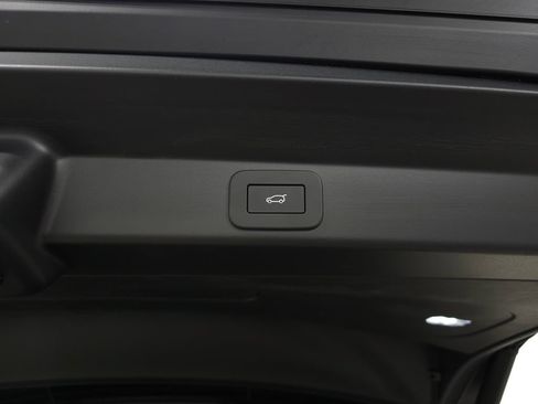 Used 2025 Land Rover Range Rover Sport Dynamic SE AWD/4WD image 6