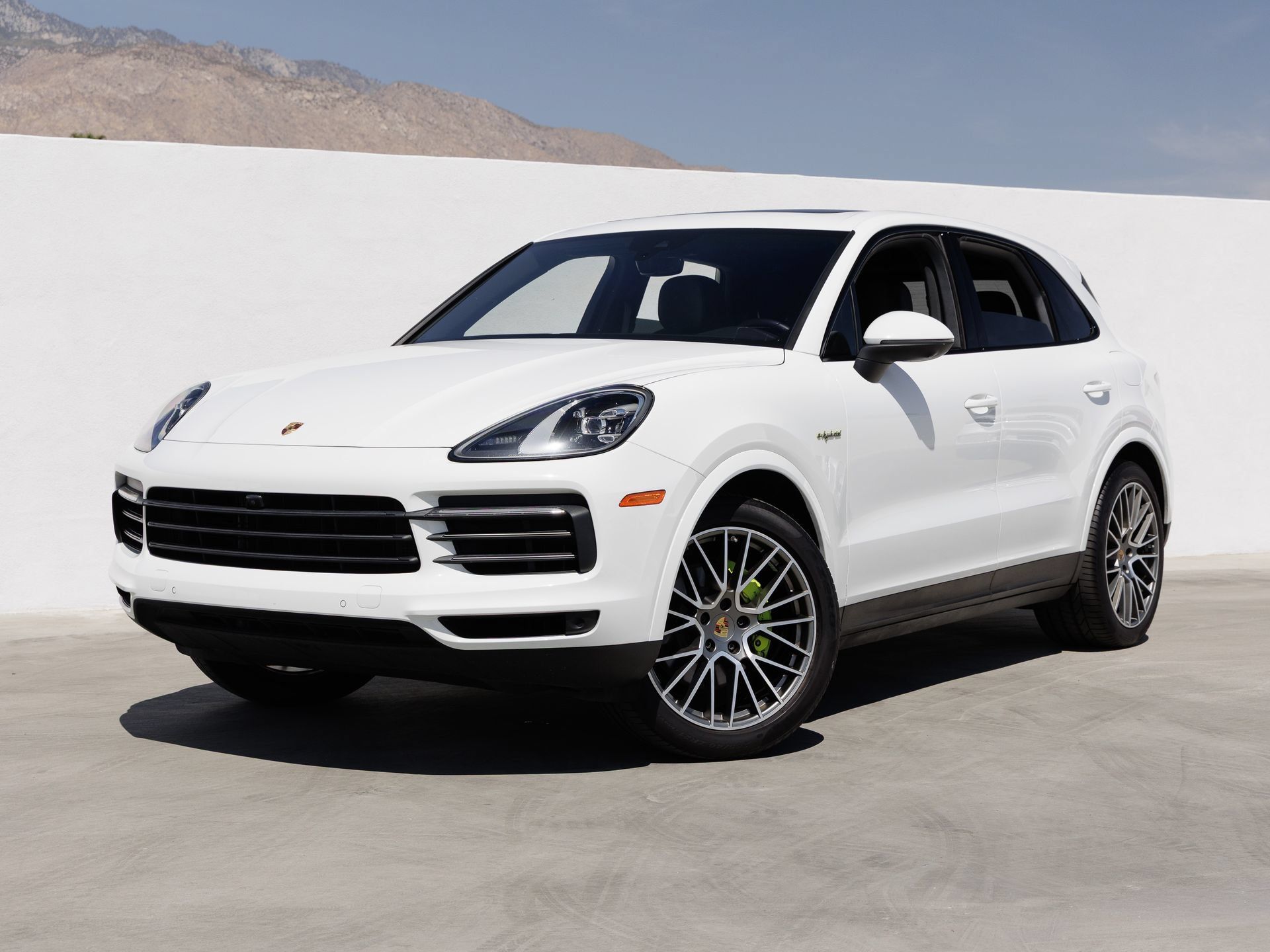 Certified 2023 Porsche Cayenne Platinum Edition AWD/4WD image 1