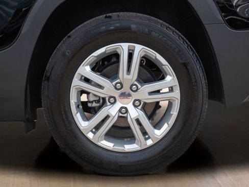 Used 2024 GMC Terrain SLE w/ Driver Convenience Package image 33