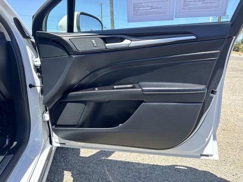 Used 2019 Ford Fusion Energi Titanium FWD image 29