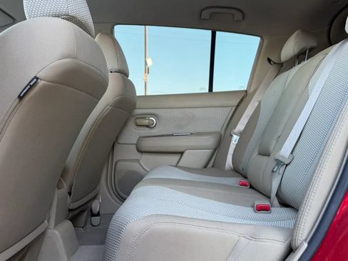 Used 2007 Nissan Versa Hatchback w/ Convenience Pkg FWD image 13