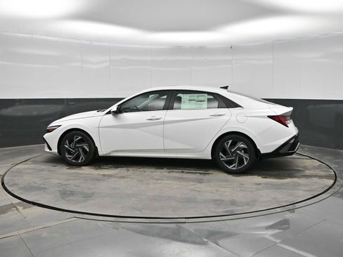 New 2026 Hyundai Elantra Limited image 5