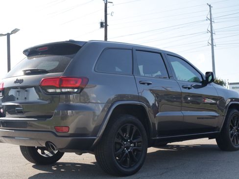Used 2019 Jeep Grand Cherokee Altitude AWD/4WD image 5