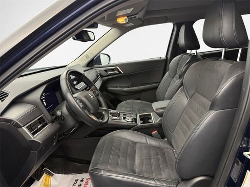 Used 2022 Mitsubishi Outlander SE image 12