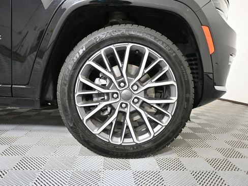 Used 2024 Jeep Grand Cherokee L Summit AWD/4WD image 13