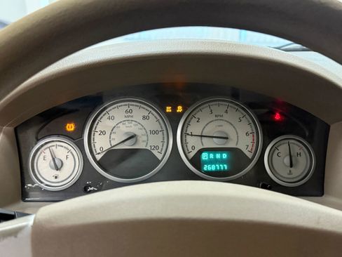 Used 2008 Chrysler Town & Country LX image 26