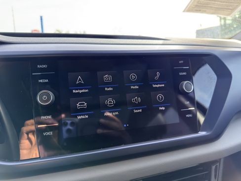 Used 2023 Volkswagen Taos SE w/ Panoramic Sunroof Package image 19