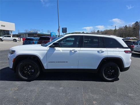 New 2026 Jeep Grand Cherokee Altitude AWD/4WD image 7
