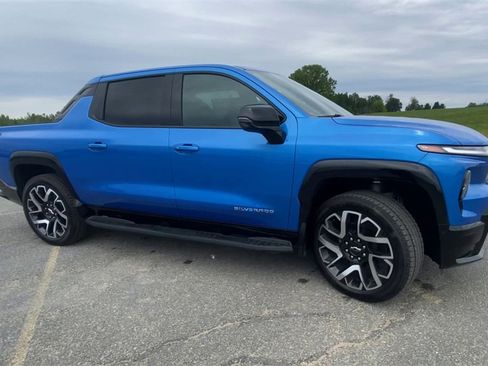 New 2025 Chevrolet Silverado EV RST image 2