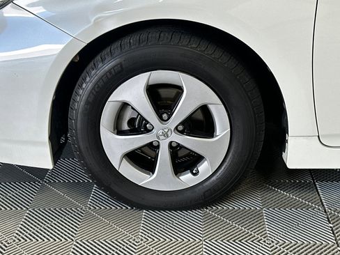 Used 2015 Toyota Prius Four FWD image 42