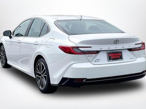 Used 2025 Toyota Camry XLE image 12