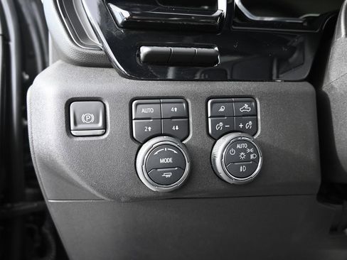 Used 2025 Chevrolet Silverado 2500 ZR2 w/ Technology Package image 24