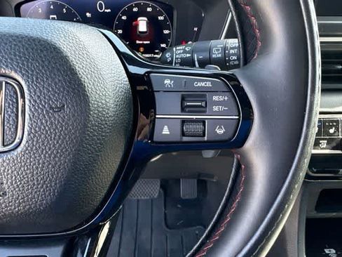 Used 2025 Honda Pilot Black Edition image 13