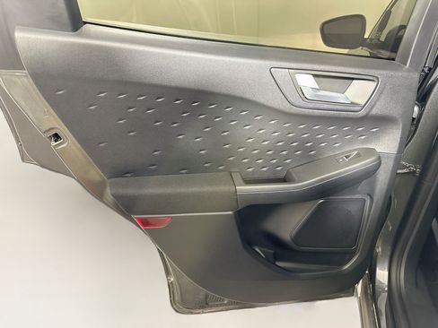 Used 2020 Ford Escape SE FWD image 25