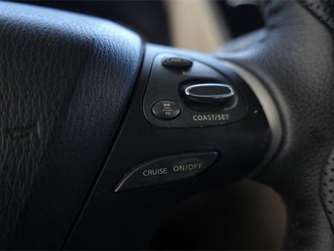 Used 2020 Nissan Pathfinder SL image 13