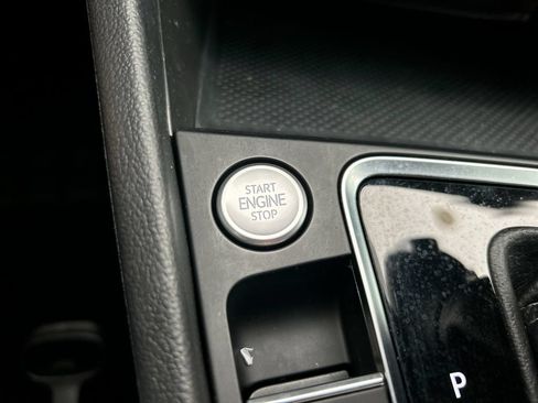 Certified 2021 Volkswagen Jetta R-Line w/ R-Line Cold Weather Package FWD image 31