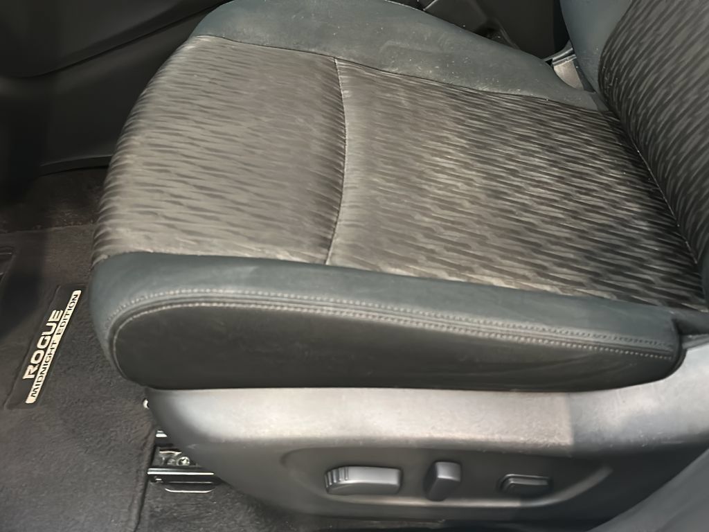 Used 2018 Nissan Rogue SV AWD/4WD image 12