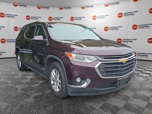 Used 2019 Chevrolet Traverse LT w/ LPO, 'HIT The Road' Package FWD image 1