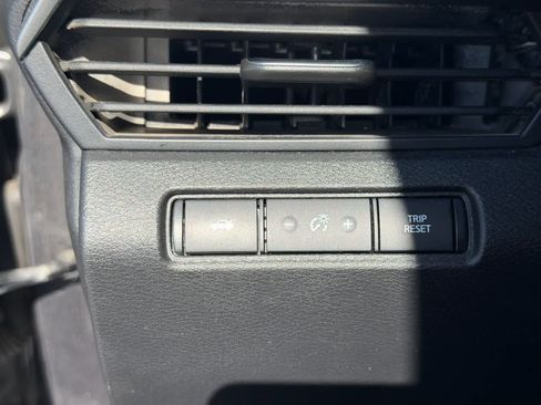 Used 2024 Nissan Altima 2.5 SV image 9