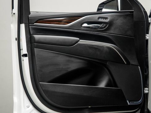 Used 2023 Cadillac Escalade Premium Luxury image 36