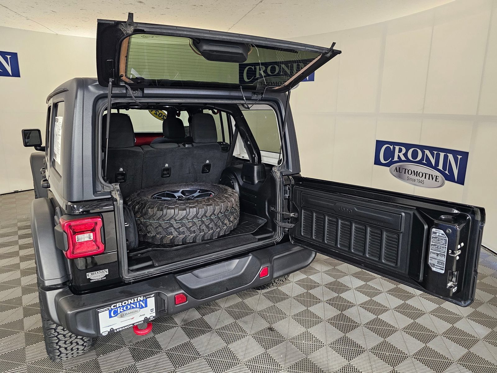 Used 2021 Jeep Wrangler Unlimited Rubicon w/ LED Lighting Group AWD/4WD image 23