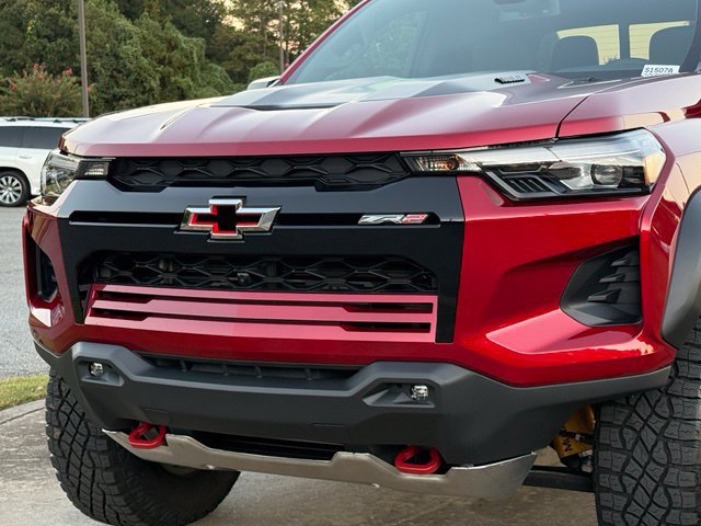 Used 2026 Chevrolet Colorado ZR2 w/ Technology Package AWD/4WD image 10