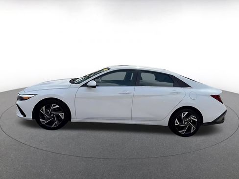 Used 2025 Hyundai Elantra SEL image 8