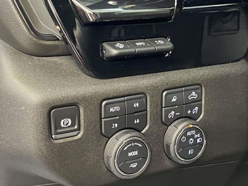 Used 2025 Chevrolet Silverado 2500 ZR2 w/ Technology Package image 26