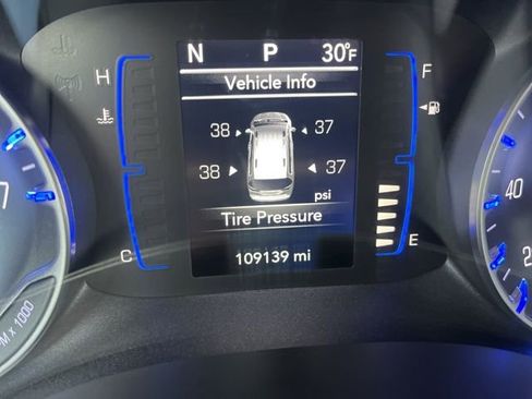 Used 2018 Chrysler Pacifica Touring-L w/ Premium Audio Group FWD image 41