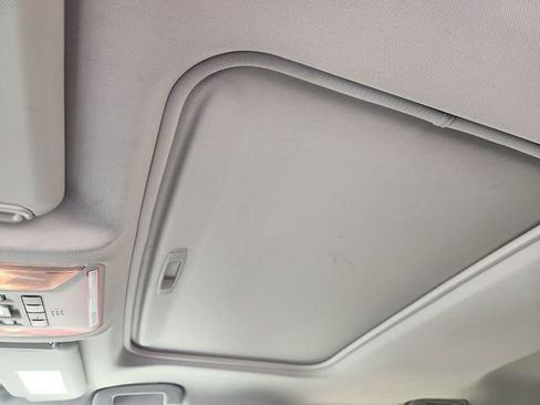 Used 2019 Toyota RAV4 XLE FWD image 26