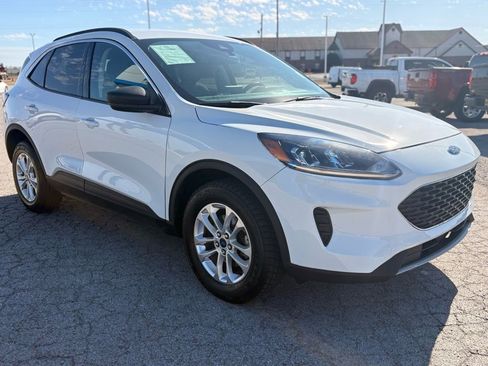 Used 2022 Ford Escape SE AWD/4WD image 3