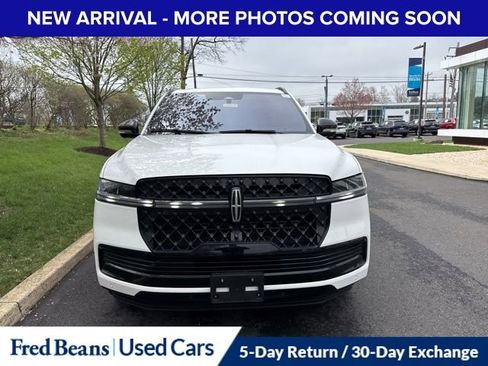 Used 2025 Lincoln Navigator Reserve w/ Jet Appearance Package image 2