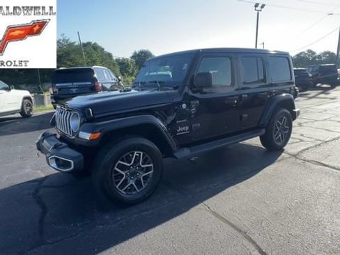 Used 2024 Jeep Wrangler Unlimited Sahara w/ Technology Group AWD/4WD image 4