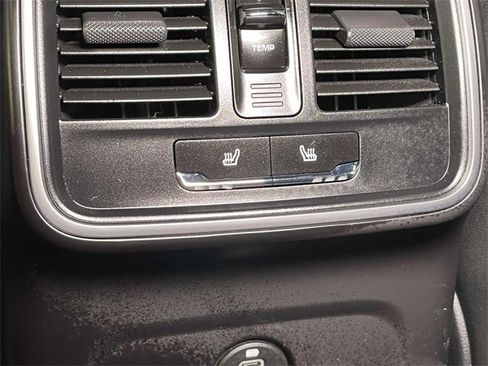 Used 2025 Porsche Macan image 25