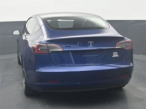 Used 2023 Tesla Model 3 Standard Range image 6