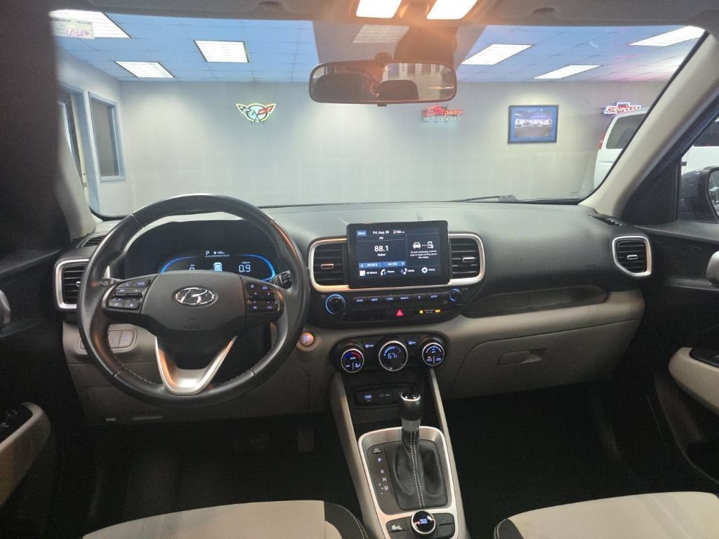Used 2025 Hyundai Venue SEL FWD image 20