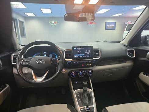 Used 2025 Hyundai Venue SEL FWD image 20