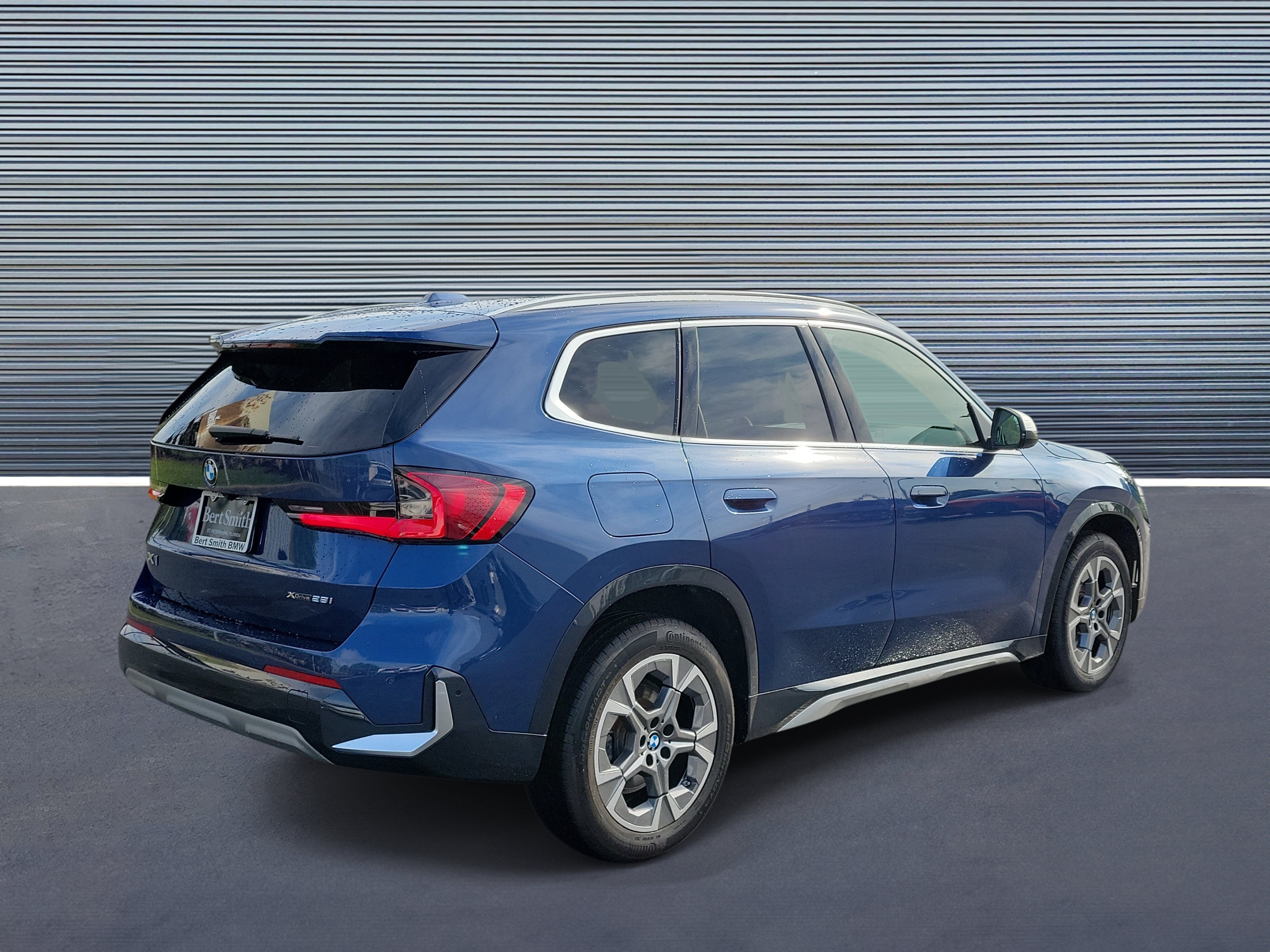 Used 2023 BMW X1 xDrive28i w/ Convenience Package AWD/4WD image 3