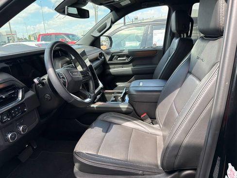 Used 2025 GMC Yukon Denali RWD image 2