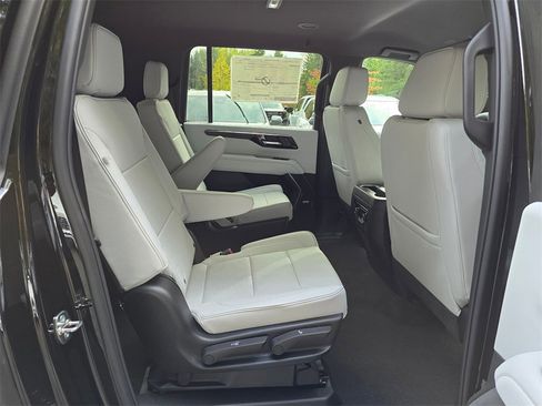 New 2026 Chevrolet Suburban Premier image 13