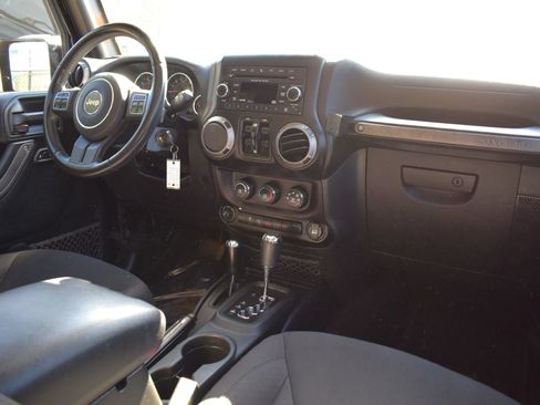 Used 2017 Jeep Wrangler Unlimited Sport w/ Quick Order Package 24S AWD/4WD image 13