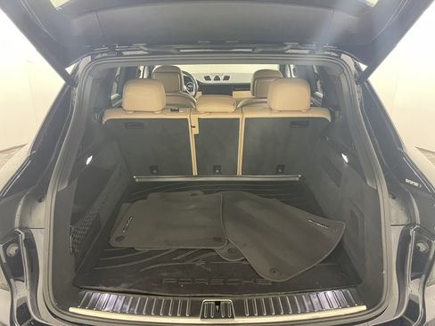 Used 2021 Porsche Cayenne image 19