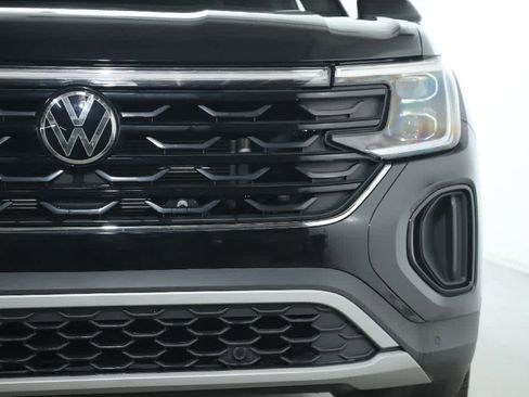Used 2024 Volkswagen Atlas Cross Sport SE image 7
