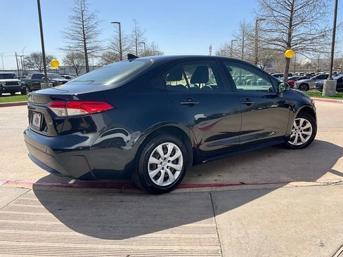 Used 2021 Toyota Corolla LE image 6