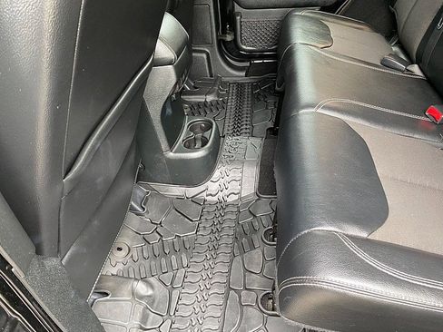 Used 2018 Jeep Wrangler Unlimited Sport AWD/4WD image 32