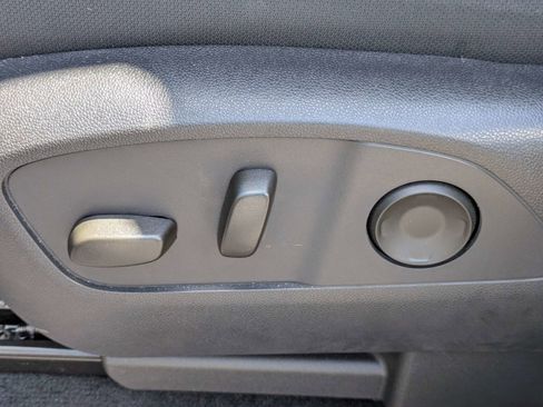 Used 2024 Chevrolet Traverse LT FWD image 14