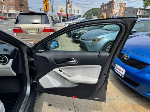 Used 2015 Mercedes-Benz GLA 250 4MATIC image 23